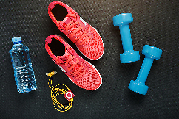 포토 JPG 해외이미지 라이프스타일 음료 스포츠 백그라운드 운동화 신발 컨셉 다이어트 건강 사람없음 물 전자제품 스마트폰 운동복 세트 운동 아령 장비 정상 몸무게 연습 오브젝트 체육관 심플 역도 스타일 카피스페이스 미니멀리스트 미니멀 해외포토 자연요소 옷 생활 핸드폰 스마트기기 공백 파일형식 이미지허브