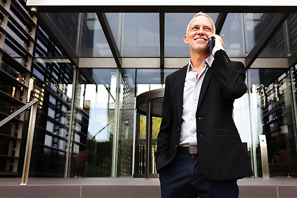 포토 JPG 해외이미지 주간 백인 직업 1 남자 행복 컨셉 비즈니스 CEO 사업가 통신 성공 말하기 대화 한명 서기 미소 사람 정장 성인 야외 건물 스마트폰 핸드폰 사무실 듣기 백발 업무 비즈니스맨 연결 옷입기 부름 카피스페이스 해외포토 자연요소 서양인 헤어스타일 건축물 옷 감정 모션 표정 전자제품 스마트기기 공백 작업 직장인 파일형식 이미지허브