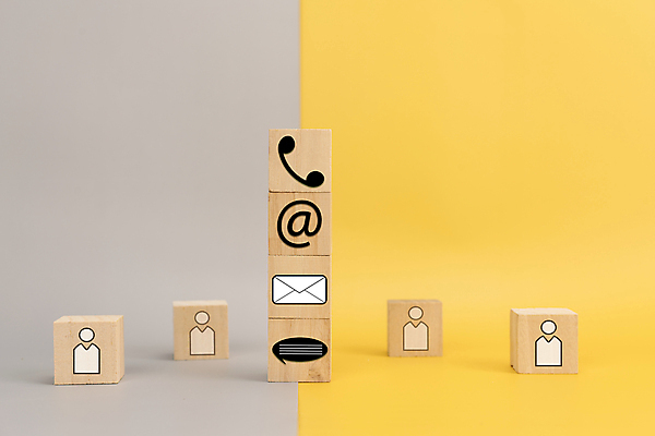 포토 JPG 해외이미지 디자인 배너 종이 컨셉 인터넷 비즈니스 텍스트 통신 모바일 봉투 사람 사람없음 목재 스마트폰 웹 정보 도움 네트워크 메시지 이메일 연결 편지 전화기 스마트 심볼 큐브 서비스 사인 상담 페이지 온라인 주소 경영 마케팅 문자메시지 소셜 지원 헬프 해외포토 나무 재료 핸드폰 스마트기기 파일형식 이미지허브