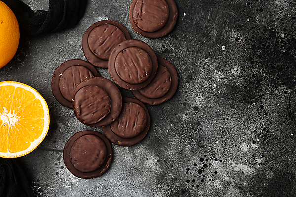 포토 JPG 해외이미지 백그라운드 오렌지 검은배경 귤 사람없음 케이크 초콜릿 달콤 레몬 해외포토 과일 디저트 검은색 맛 파일형식 이미지허브