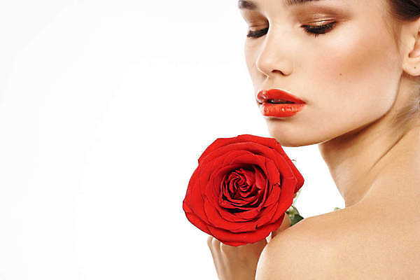 포토 JPG 해외이미지 백인 여자 포즈 한명 들기 상반신 성인 뒷모습 화장 뷰티 장미 눈감음 성인여자한명만 해외포토 서양인 1 꽃 뷰포인트 모션 사람 여자한명만 성인여자만 파일형식 이미지허브