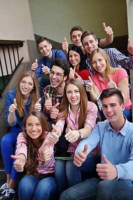 포토 JPG 해외이미지 학생 여자 남자 학교 청소년 함께함 앉기 여러명 옆모습 계단 따봉 십대만 해외포토 교육 뷰포인트 다수 컨셉 모션 사람 최고 파일형식 이미지허브