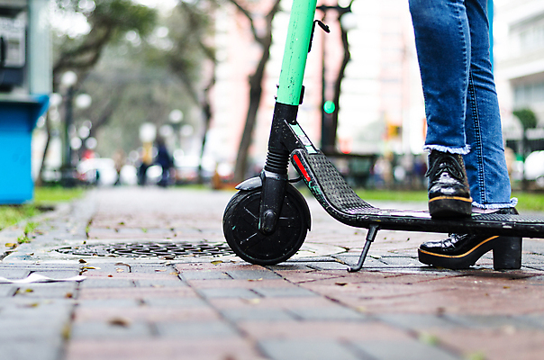 포토 JPG 해외이미지 백인 라이프스타일 옷 여자 행복 감정 도로 모션 자연 미래 기술 사람 성인 사람없음 야외 뷰티 유행 자전거 운전 스쿠터 도시 승차 저녁 에코 긍정 세대 개발 생태학 해외포토 서양인 교육 길 컨셉 교통시설 생활 환경 바이크 오토바이 야간 생태계 파일형식 이미지허브