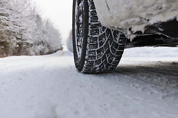 포토 JPG 해외이미지 나무 계절 도로 여행 백그라운드 겨울 패턴 교통시설 자동차 자연 날씨 안전 사람없음 야외 얼음 검은색 운전 추위 흰색 시골 바퀴 닫기 위험 묘사 속도 질감 타이어 밟기 고무 선로 자동 눈내림 카피스페이스 해외포토 자연요소 식물 길 육상교통 컬러 교통 컨셉 무늬 모션 눈_날씨 공백 시설 생태계 파일형식 이미지허브