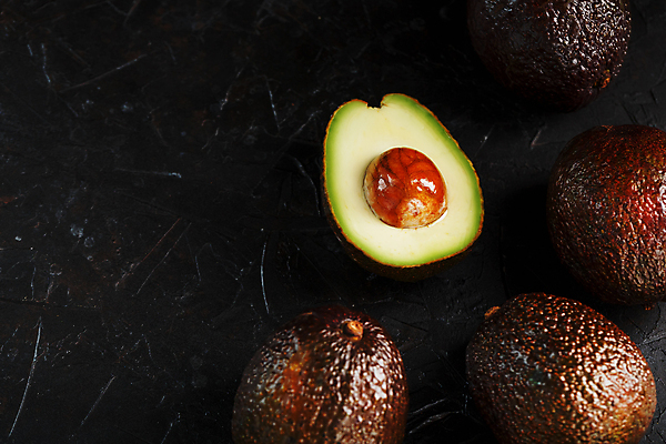 포토 JPG 해외이미지 과일 검은배경 단면 씨앗 사람없음 신선 유기농 아보카도 해외포토 식물 웰빙 백그라운드 검은색 파일형식 이미지허브