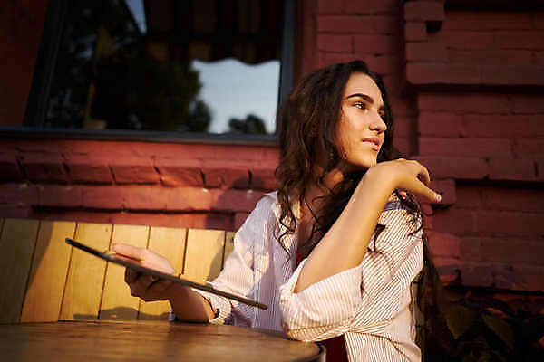 포토 JPG 해외이미지 학생 응시 공원 여자 행복 커피 백그라운드 인터넷 비즈니스 사업가 휴가 거리 한명 사람 성인 야외 노트북 스마트폰 컴퓨터 식당 타이핑 도시 작업 무선전화기 와이파이 온라인 셀프 해외포토 직업 1 시선 공공시설 감정 음료 전자제품 핸드폰 스마트기기 상점 전화기 무선인터넷 파일형식 이미지허브