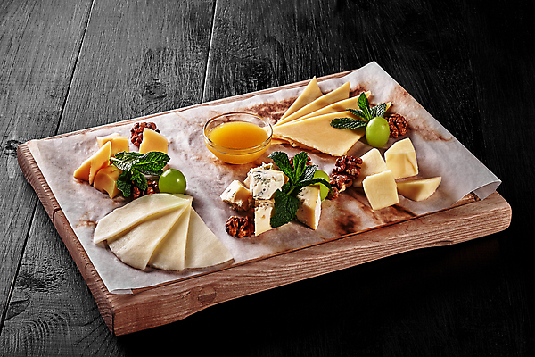 포토 JPG 해외이미지 치즈 실내 사람없음 견과류 안주 청포도 나무도마 종이호일 나무배경 와인플래터 해외포토 백그라운드 포도 유제품 도마 내부 목재 파일형식 이미지허브