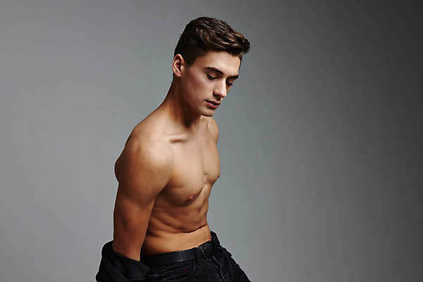 포토 JPG 해외이미지 백인 남자 포즈 회색배경 실내 한명 상반신 성인 옆모습 근육질 성인남자한명만 바디프로필 해외포토 서양인 1 뷰포인트 백그라운드 근육 사람 내부 헬스 회색 몸매 남자한명만 성인남자만 파일형식 이미지허브