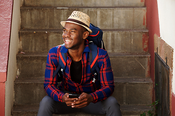 포토 JPG 해외이미지 모델 모자 1 라이프스타일 손 응시 남자 행복 얼굴 여행 백그라운드 가방 배낭 텍스트 모바일 휴가 휴식 한명 미소 웃음 사람 성인 야외 스마트폰 여행객 우주 계단 검은색 표현 잡기 떨어짐 전화기 스마트 단계 해외포토 시선 잡화 감정 컬러 컨셉 모션 표정 생활 신체부위 핸드폰 스마트기기 파일형식 이미지허브