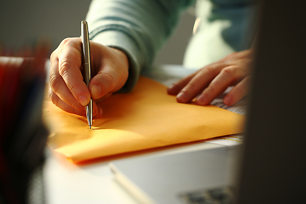 포토 JPG 해외이미지 손 디자인 남자 컨셉 비즈니스 통신 성공 봉투 사람없음 노란색 공백 펼침 잡기 발표 메시지 선거 편지 수집 계약 확인 서비스 문서 초대 멀리 주소 구독 대통령 동의 불평 승인 주장 후보 해외포토 컬러 모션 사람 신체부위 민주주의 파일형식 이미지허브