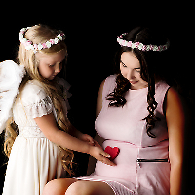 포토 JPG 해외이미지 백인 라이프스타일 여자 행복 어린이 백그라운드 신체 가족 엄마 주택 건강 사랑 미소 사람 성인 두명 뷰티 희망 임산부 임신 터치 흰색 아기 잡기 기다림 예측 태교 돌봄 복부 해외포토 서양인 감정 컬러 컨셉 관계 모션 표정 건물 생활 신체부위 파일형식 이미지허브