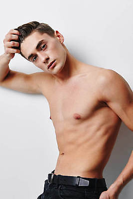 포토 JPG 해외이미지 백인 응시 남자 포즈 실내 한명 손짓 상반신 성인 옆모습 흰배경 근육질 손짚기 성인남자한명만 바디프로필 해외포토 서양인 1 시선 뷰포인트 백그라운드 모션 근육 사람 내부 헬스 흰색 몸매 남자한명만 성인남자만 파일형식 이미지허브