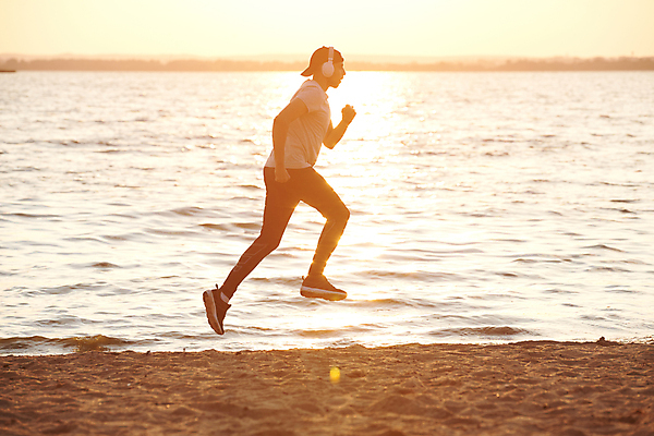 포토 JPG 해외이미지 1 라이프스타일 남자 호수 음악 모래 스포츠 이어폰 여행 백그라운드 티셔츠 통신 모션 건강 한명 사람 인종 성인 취미 야외 일상 물 강 달리기 조깅 운동 우주 헤드폰 힘 일몰 경쟁 듣기 도전 저녁 연습 속도 캡모자 카피스페이스 해외포토 자연요소 모자_잡화 음향기기 컨셉 셔츠 문화예술 라이프 생활 노을 공백 야간 파일형식 이미지허브