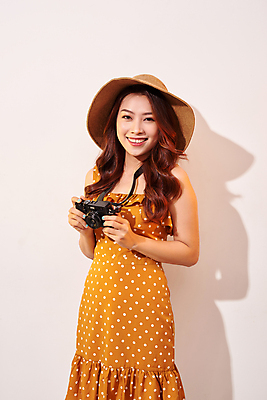 포토 JPG 해외이미지 여자 여행 실내 한명 미소 동양인 성인 여행객 캐리어 즐거움 흰배경 여행용품 여행준비 성인여자한명만 해외포토 1 감정 백그라운드 표정 사람 인종 내부 여행가방 흰색 오브젝트 준비 여자한명만 성인여자만 파일형식 이미지허브