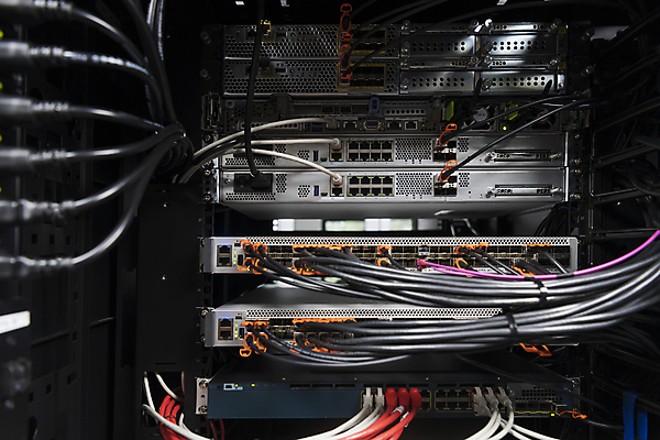 포토 JPG 해외이미지 실내 사람없음 자료 전선 센터 시스템 서버 서버실 해외포토 내부 파일형식 이미지허브