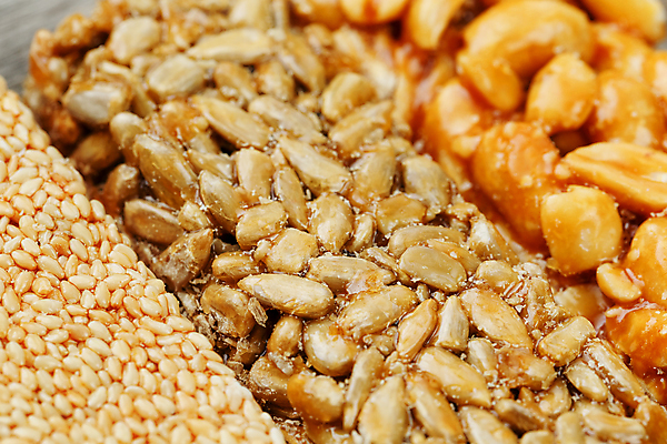 포토 JPG 해외이미지 표면 실내 근접촬영 사람없음 세개 땅콩 에너지바 참깨 해바라기씨 해외포토 음식 뷰포인트 3 씨앗 내부 견과류 깨 파일형식 이미지허브