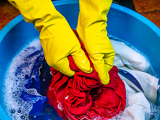 포토 JPG 해외이미지 라이프스타일 손 옷 여자 백그라운드 가사 가정 주택 관리 사람없음 빨간색 초록색 물 파란색 수건 카트 거품 장비 젖음 흰색 업무 원형 사발 닫기 빨래 컨테이너 플라스틱 핸들 오브젝트 싱글 주부 비누 세탁기 해외포토 자연요소 도형 산업 컬러 모션 재질 사람 건물 생활 신체부위 위생용품 가전제품 작업 사기그릇 파일형식 이미지허브