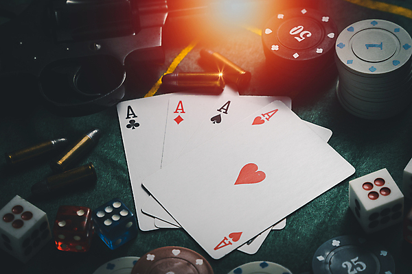 포토 JPG 해외이미지 스포츠 백그라운드 돈 놀이 탁자 사람없음 빨간색 초록색 쌓기 경쟁 총 게임 우승 최고 신용카드 행운 재산 도박 위험 카지노 기회 포커 룰렛 중독 여왕 총알 곤봉 라스베가스 승자 에이스 잭팟 텍사스 해외포토 무기 스포츠용품 컬러 가구 컨셉 모션 금융 미국 트럼프 파일형식 이미지허브