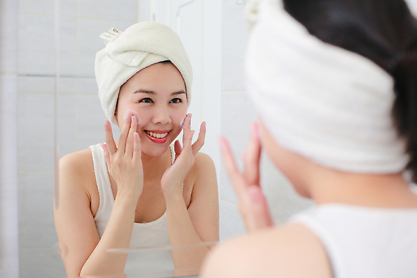 포토 JPG 해외이미지 백인 라이프스타일 여자 행복 얼굴 백그라운드 신체 아침 주택 실내 건강 한명 사람 동양인 치료 물 뷰티 스파 거울 젖음 욕실 흰색 신선 떨어짐 씻기 빨래 청소 피부 순수 싱크대 피부관리 상쾌 돌봄 샤워실 위생관리 스플래쉬 해외포토 주간 자연요소 서양인 1 감정 컬러 컨셉 가사 의학 모션 관리 인종 내부 건물 생활 신체부위 청결 개수대 샤워시설 파일형식 이미지허브