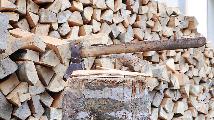 포토 JPG 해외이미지 나무 직업 포즈 백그라운드 자연 손잡이 사람없음 야외 목재 갈색 쌓기 금속 장비 기구 공구 업무 숲 장작 자르기 철 오브젝트 부식 벽난로 질감 통나무 도끼 난방 잡동사니 흙더미 찌르기 다리찢기 벌목 수목 옛날 철강 해외포토 식물 컬러 재료 모션 재질 흙 도구 작업 생태계 파일형식 더미 이미지허브