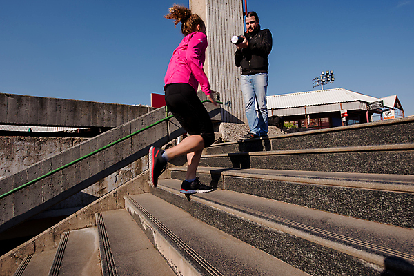 포토 JPG 해외이미지 전신 라이프스타일 여자 남자 아침 건강 들기 성인 야외 두명 앞모습 옆모습 운동복 달리기 조깅 카메라 계단 오르기 유산소운동 러닝 성인만 해외포토 주간 옷 뷰포인트 모션 사람 생활 전자제품 운동 파일형식 이미지허브