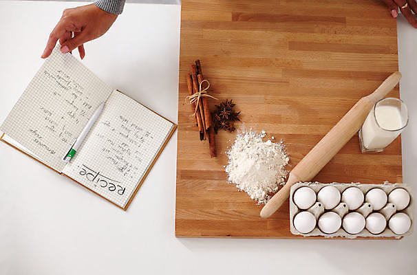 포토 JPG 해외이미지 모양 나무 손 별 음식 크리스마스 손가락 탁자 휴가 천사 스웨덴 노르웨이 사탕 요리 사람 사람없음 목재 쿠키 케이크 주방 계란 빵집 축하 잡기 분위기 정상 자르기 굽기 준비 서식 반죽 만들기 밀가루 향 꿀 생강 시나몬 조작 커터 페스츄리 핸드메이드 해외포토 자연요소 식물 기념일 유럽 빵 가구 컨셉 채소 재료 모션 디저트 북유럽 신체부위 상점 알 가루 구이 파일형식 이미지허브