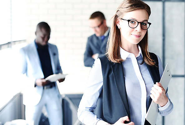 포토 JPG 해외이미지 백인 직업 응시 여자 교육 행복 안경 얼굴 백그라운드 회사 비즈니스 통신 성공 노동자 함께함 미소 사람 성인 세명 노트북 컴퓨터 사무실 뷰티 흰색 업무 비즈니스우먼 그룹 대표 동료 직원 경영자 리더 경영 세미나 해외포토 서양인 시선 잡화 감정 컬러 컨셉 관계 표정 신체부위 전자제품 작업 직장인 파일형식 이미지허브