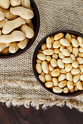 포토 JPG 해외이미지 그릇 실내 사람없음 견과류 유기농 담기 땅콩 땅콩껍질 나무배경 해외포토 식기 웰빙 백그라운드 모션 내부 껍질 파일형식 이미지허브