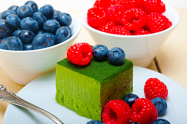 포토 JPG 해외이미지 디저트 실내 사람없음 블루베리 산딸기 무스케이크 녹차맛 나무배경 해외202004 해외포토 음식 백그라운드 과일 내부 케이크 맛 녹차 파일형식 이미지허브