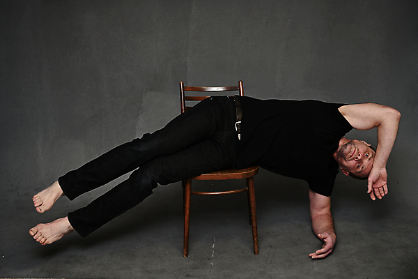 포토 JPG 해외이미지 백인 직업 1 라이프스타일 남자 백그라운드 컨셉 의자 비즈니스 노동자 바닥 스트레스 한명 사람 20대 성인 목재 가로 손들기 고통 비즈니스맨 좌절 떨어짐 사건 가득함 책상 경영자 업무과다 문제 히스패닉 길이 보험 거짓말 경영 압력 위기 트러블 카피스페이스 해외포토 서양인 나무 감정 가구 재료 모션 청년 생활 공백 업무 직장인 리더 파일형식 이미지허브