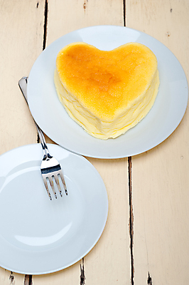 포토 JPG 해외이미지 접시 포크 디저트 사람없음 하트 치즈케이크 해외포토 모양 식기 음식 케이크 파일형식 이미지허브
