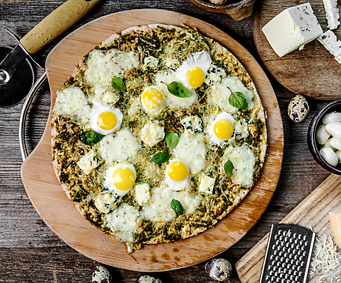 포토 JPG 해외이미지 피자 사람없음 허브 메추리알 모짜렐라치즈 수제피자 피자칼 핸드메이드 그레이터 해외포토 식물 주방용품 치즈 패스트푸드 서양음식 알 파일형식 이미지허브