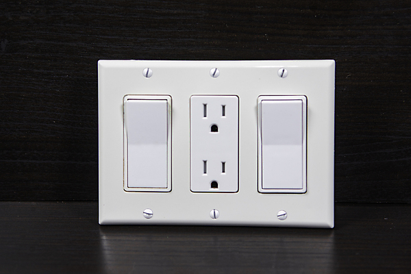 포토 JPG 해외이미지 주택 실내 사람없음 미국 힘 방 장비 에너지 덮개 흰색 구멍 콘센트 플러그 연결 플라스틱 스위치 해외포토 컬러 북아메리카 재질 내부 건물 뚜껑 파일형식 이미지허브