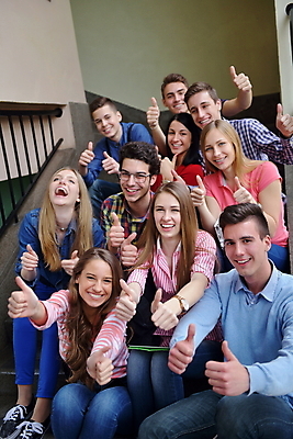 포토 JPG 해외이미지 학생 여자 남자 학교 청소년 함께함 앉기 여러명 옆모습 계단 따봉 십대만 해외포토 교육 뷰포인트 다수 컨셉 모션 사람 최고 파일형식 이미지허브