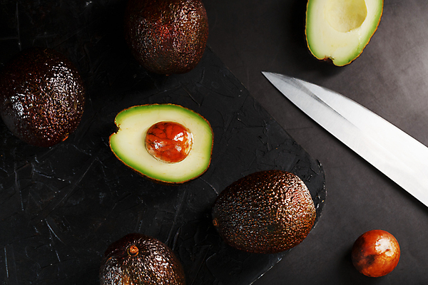 포토 JPG 해외이미지 과일 검은배경 단면 씨앗 사람없음 하이앵글 신선 유기농 아보카도 과도 해외포토 식물 웰빙 뷰포인트 백그라운드 검은색 파일형식 이미지허브