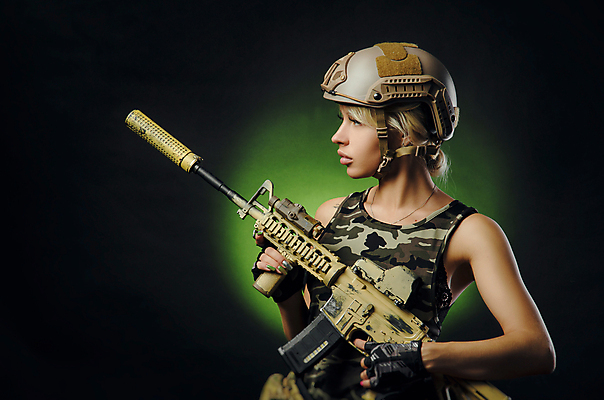 포토 JPG 해외이미지 무기 유니폼 한명 금발 권총 게임 헬멧 위험 군용 싸움 전쟁 육군 병정 해외포토 1 헤어스타일 옷 컨셉 모션 놀이 군대 사람 총 보호장비 파일형식 이미지허브