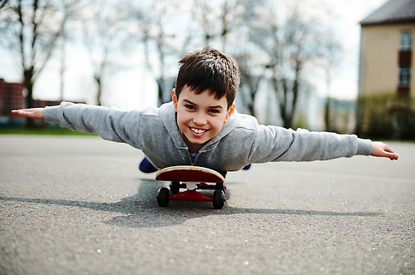 포토 JPG 해외이미지 라이프스타일 계절 공원 행복 무기 어린이 스포츠 장난 상상 놀이 거리 기술 한명 안전 사람 소년 취미 야외 목재 10대 공연 스케이트 스케이팅 스케이트보드 바퀴 보호 승차 헬멧 공상 스케이터 대패 섞기 해외포토 나무 1 공공시설 남자 감정 스포츠용품 컨셉 재료 모션 청소년 겨울스포츠 운동선수 이벤트 생활 보드_스포츠 보호장비 파일형식 이미지허브