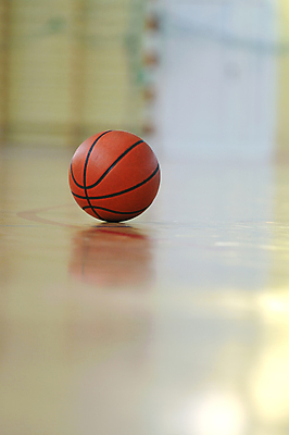포토 JPG 해외이미지 농구 농구공 실내 사람없음 아웃포커스 운동 농구장 해외포토 공 스포츠시설 촬영기법 건강 내부 구기 파일형식 이미지허브
