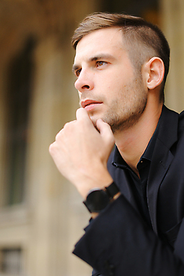 포토 JPG 해외이미지 백인 모델 직업 1 응시 남자 행복 무기 얼굴 셔츠 비즈니스 사업가 성공 노동자 한명 서기 사람 정장 소년 성인 야외 세로 머리 검은색 흰색 비즈니스맨 자신감 시원함 스마트 싱글 경영자 경영 정중 스타일 해외포토 서양인 시선 옷 감정 어린이 컬러 컨셉 상의 모션 신체부위 직장인 리더 파일형식 이미지허브