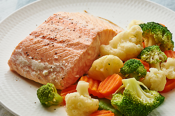 포토 JPG 해외이미지 접시 사람없음 당근 브로콜리 연어 건강식 연어요리 컬리플라워 해외포토 식기 음식 채소 뿌리채소 어류 파일형식 이미지허브