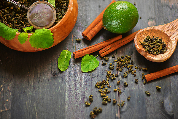 포토 JPG 해외이미지 그릇 잎 티타임 근접촬영 사람없음 라임 나무숟가락 찻잎 시나몬스틱 차거름망 해외포토 식물 식기 뷰포인트 과일 휴식 차_음료 숟가락 시나몬 파일형식 이미지허브