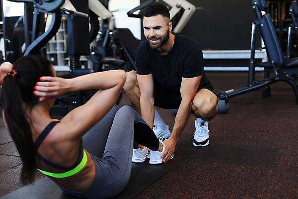 포토 JPG 해외이미지 전신 커플 여자 남자 백그라운드 함께함 건강 성인 두명 옆모습 운동복 운동기구 헬스장 잡기 보디빌더 윗몸일으키기 성인만 해외포토 옷 뷰포인트 컨셉 관계 모션 사람 운동 헬스 보디빌딩 파일형식 이미지허브
