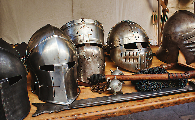 포토 JPG 해외이미지 전통 무기 신체 탁자 서기 정장 이벤트 사람없음 빛 머리 금속 축제 장비 수확 골동품 중세 역사 칼 닫기 중앙 보호 철 묘사 복고 군용 싸움 전쟁 무거움 전사 갑옷 옛날 의무 철강 테마 해외포토 옷 가구 컨셉 농업 모션 재질 군대 신체부위 무게 보호장비 파일형식 이미지허브