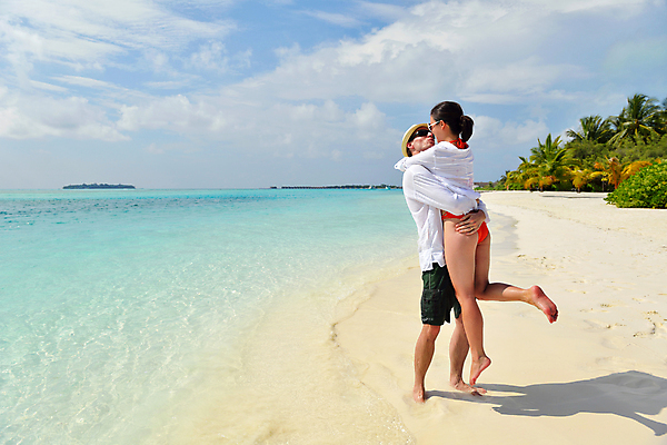 포토 JPG 해외이미지 주간 전신 라이프스타일 커플 여자 남자 데이트 안기 휴식 사랑 성인 해변 야외 두명 옆모습 여름 맑음 성인만 해외포토 자연요소 계절 감정 바다 뷰포인트 컨셉 관계 모션 날씨 사람 생활 파일형식 이미지허브