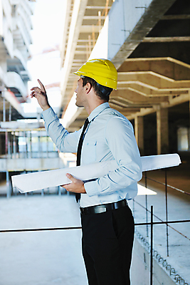 포토 JPG 해외이미지 응시 남자 건축 건설업 한명 들기 상반신 성인 옆모습 건설현장 설계도 가리킴 비즈니스맨 엔지니어 안전모 건축가 성인남자한명만 해외포토 직업 1 시선 산업 뷰포인트 비즈니스 모션 사람 손짓 직장인 기술자 헬멧 안전장비 남자한명만 성인남자만 파일형식 이미지허브