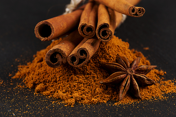 포토 JPG 해외이미지 음식 재료 건조 요리 사람없음 목재 세로 숟가락 침묵 양념 막대기 변화 닫기 혼합 가루 수집 향신료 아로마 향료 레시피 시나몬 해외포토 나무 컨셉 모션 수저 소리 향기 냄새 향미료 파일형식 이미지허브