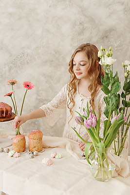 포토 JPG 해외이미지 드레스 여자 꽃 기독교 어린이 부활절 한명 상반신 옆모습 꽃병 흰색 우아함 머핀 메추리알 소녀한명만 머랭쿠키 해외포토 식물 1 옷 기념일 종교 빵 뷰포인트 컬러 컨셉 사람 쿠키 알 머랭 여자한명만 소녀만 파일형식 이미지허브