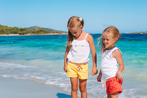 포토 JPG 해외이미지 주간 백인 라이프스타일 여자 수영복 어린이 파도 바다 섬 여행 휴식 상반신 야외 두명 앞모습 옆모습 여름휴가 바캉스 자매 몰디브 소녀만 해외포토 자연요소 서양인 옷 아시아 뷰포인트 컨셉 가족 휴가 사람 생활 여자만 어린이만 파일형식 여름_계절 이미지허브