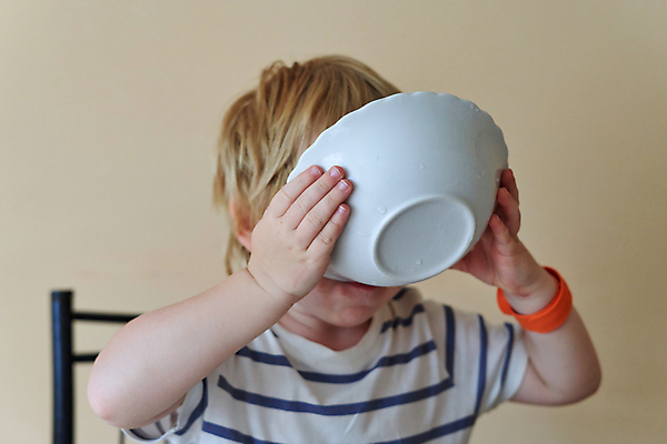 포토 JPG 해외이미지 접시 손 행복 얼굴 어린이 음식 백그라운드 컨셉 다이어트 건강 관리 한명 소년 주방 식사 저녁식사 흰색 신선 달콤 맛 먹기 배고픔 점심식사 핸드메이드 맛있는 해외포토 1 식기 남자 감정 컬러 모션 사람 신체부위 파일형식 이미지허브