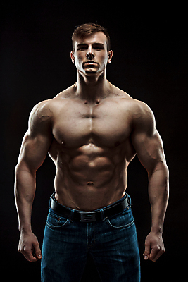 포토 JPG 해외이미지 응시 남자 검은배경 근육 한명 상반신 성인 앞모습 보디빌더 근육질 성인남자한명만 해외포토 1 시선 뷰포인트 백그라운드 사람 검은색 보디빌딩 몸매 남자한명만 성인남자만 파일형식 이미지허브